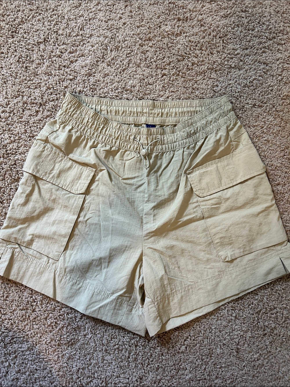 Old Navy Light Khaki Cargo Women’s Shorts with Elastic Waist